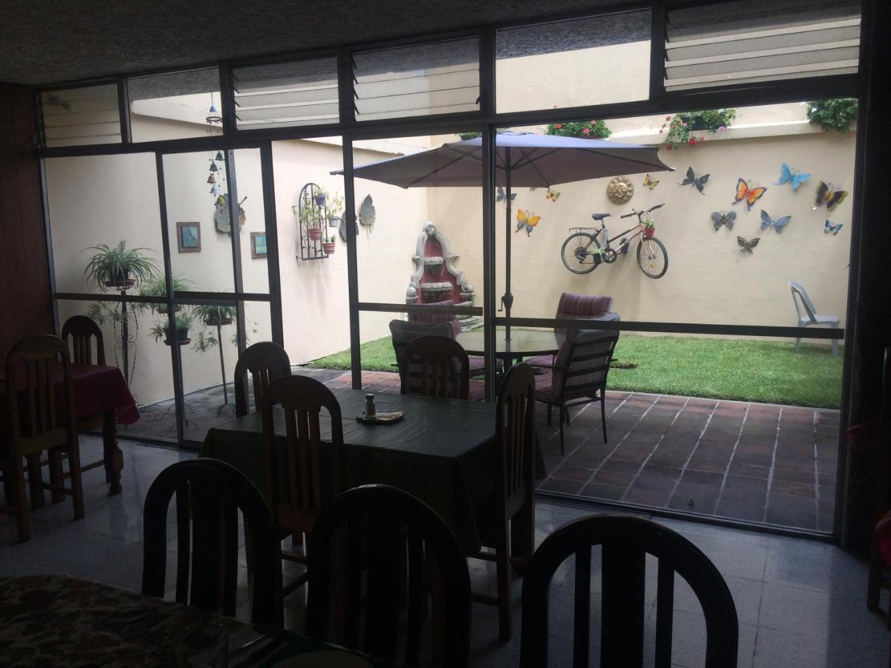 Hostal Los Lagos Inn Guatemala-Stadt Exterior foto
